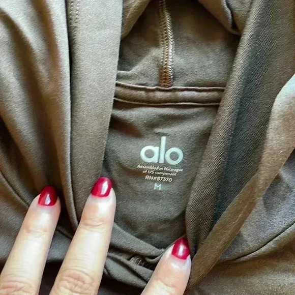 Alo Conquer Reform Long Sleeve With Hood - Picture 3 of 5